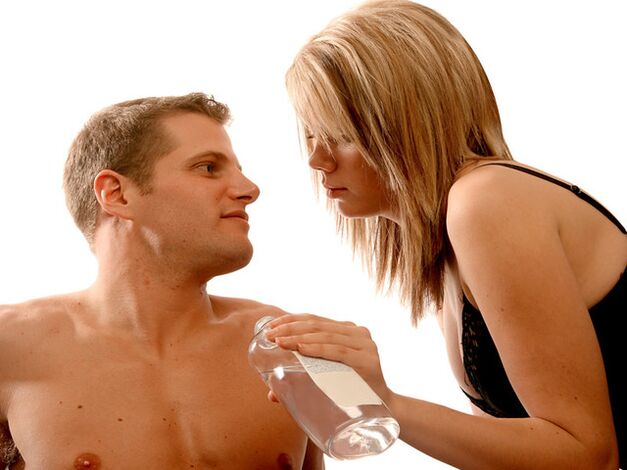 Penisinizi büyütmek için egzersiz sırasında masaj yağı kullanmalısınız.