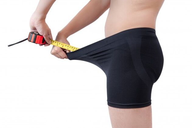 penis uzunluğunu ölçen adam